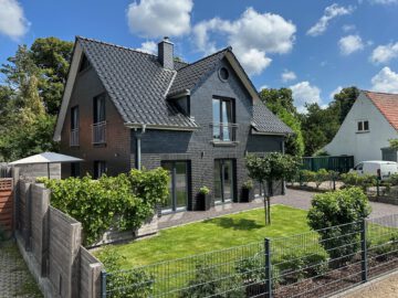*** Wir gratulieren dem Ver- und den Käufern – schönes Einfamilienhaus in ruhiger Wohngegend ***, 21337 Lüneburg, Einfamilienhaus