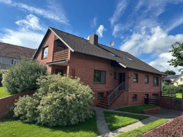 *** Großes Zweifamilienhaus mit viel Platz & Raum für 2 Generationen oder zum Arbeiten & Wohnen ***, 21442 Toppenstedt, Zweifamilienhaus